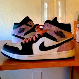 Air Jordan 1 Mid SE tie dye